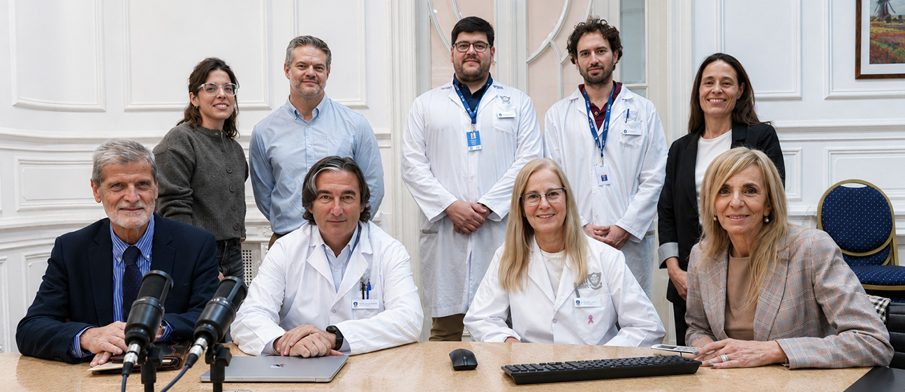 Equipo interdisciplinario de la Unidad Funcional de Tumores Mamarios del IADT reunido en una instancia institucional